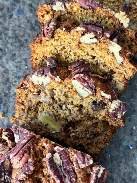 Szybkie ciasto do kawy - przepis na chleb bananowy